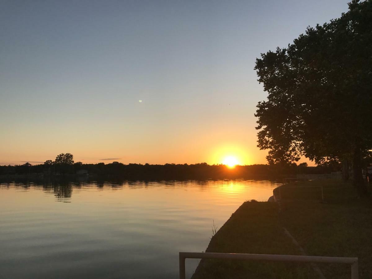Oasis Lake Buchanan Bluffton Extérieur photo